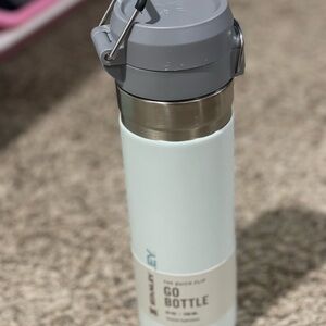 Stanley Go Bottle with Gray and White Design